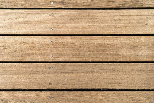 Pourquoi il est important de respecter l'espacement entre les lambourdes sur une terrasse en bois
