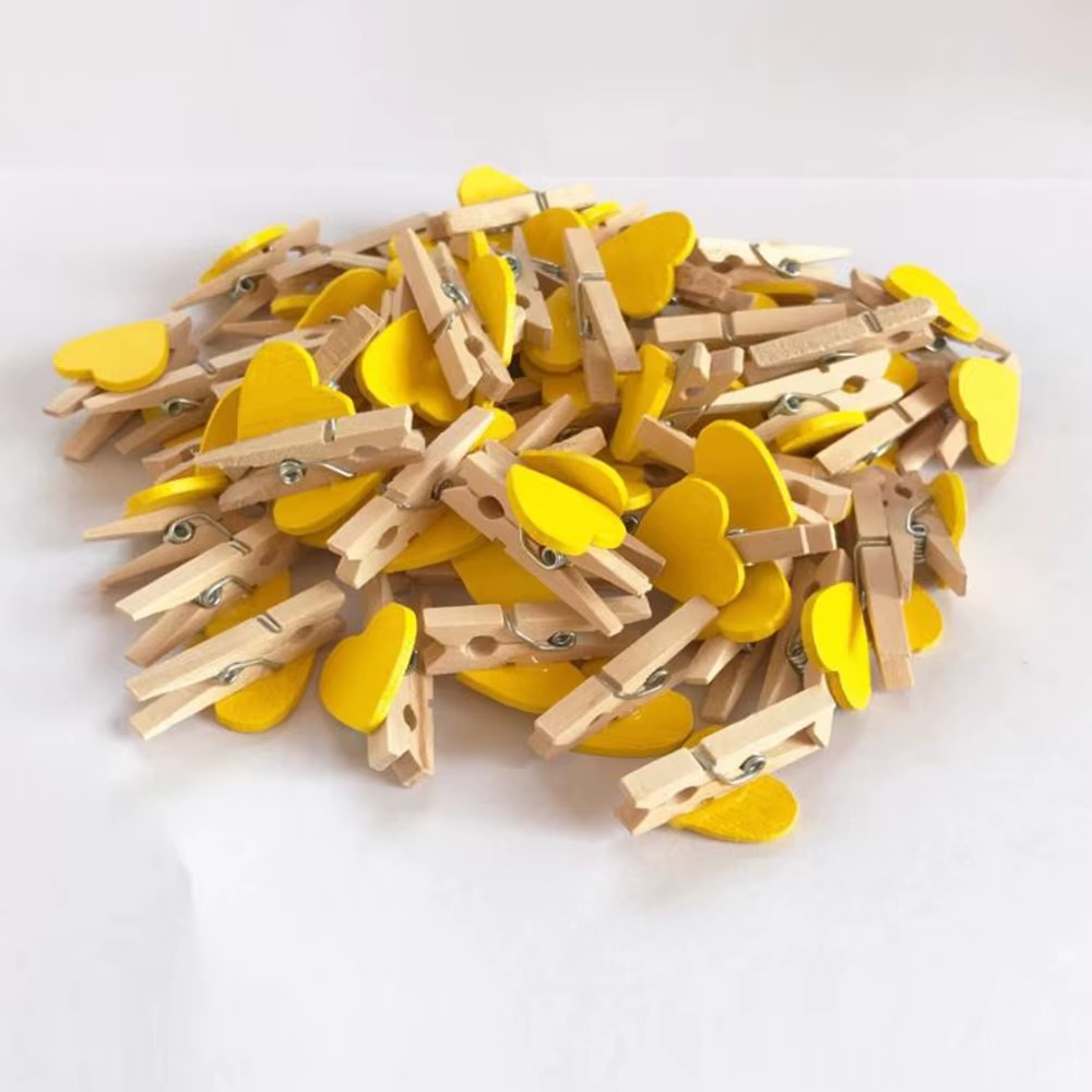 Mini pinces à linge en bois cœur jaune Love pour décoration