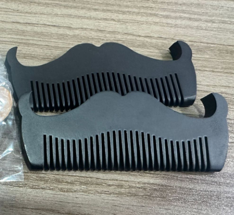 Peigne naturel pour grooming masculin