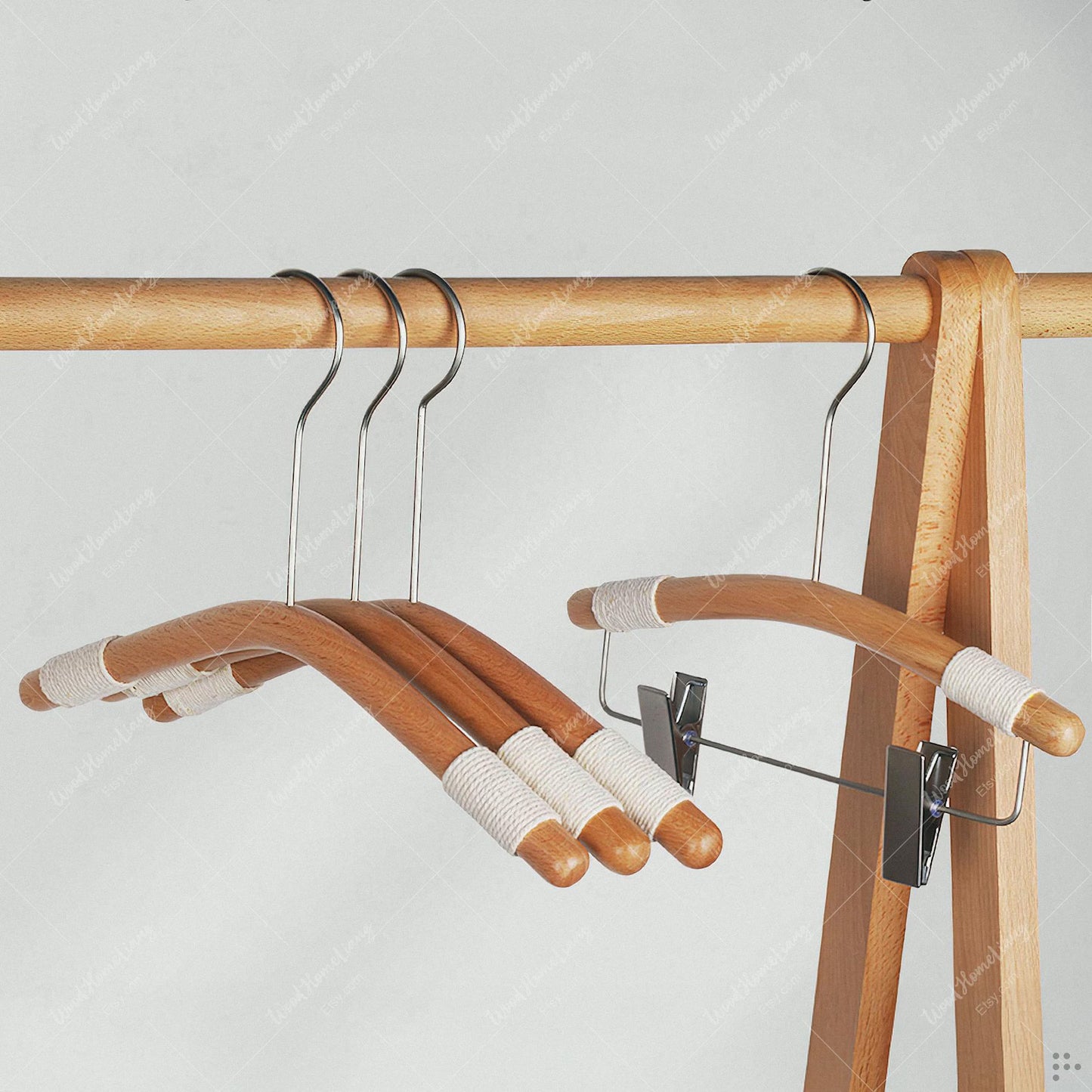 petits cintres robustes pour garde-robe enfant