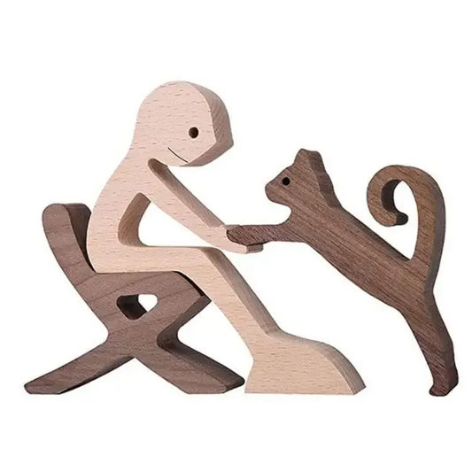 Figurine minimaliste en bois sculpté