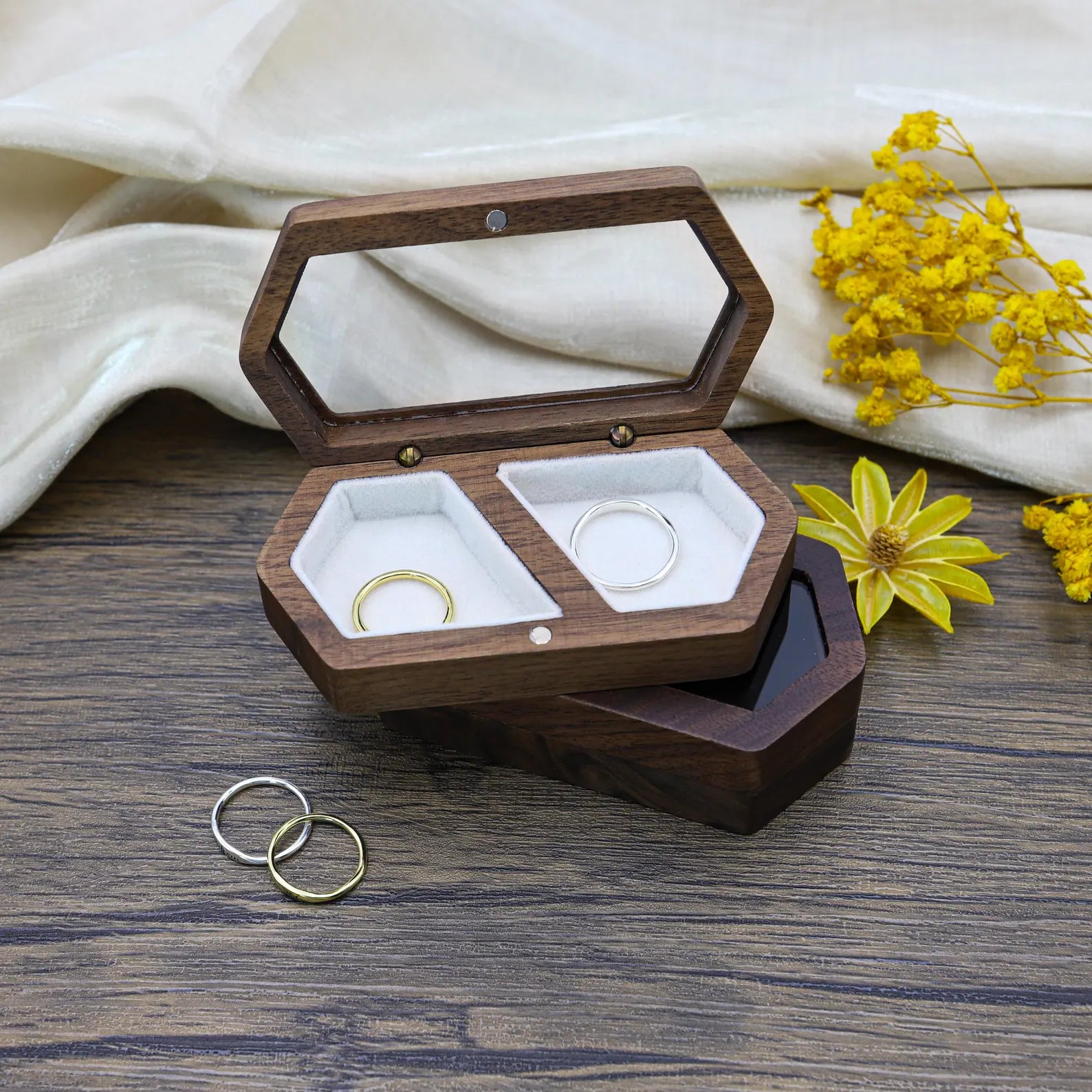 Boîte à alliances en bois avec couvercle transparent acrylique