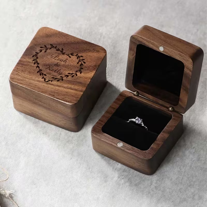 Boîte à bague en bois personnalisée avec fermeture magnétique