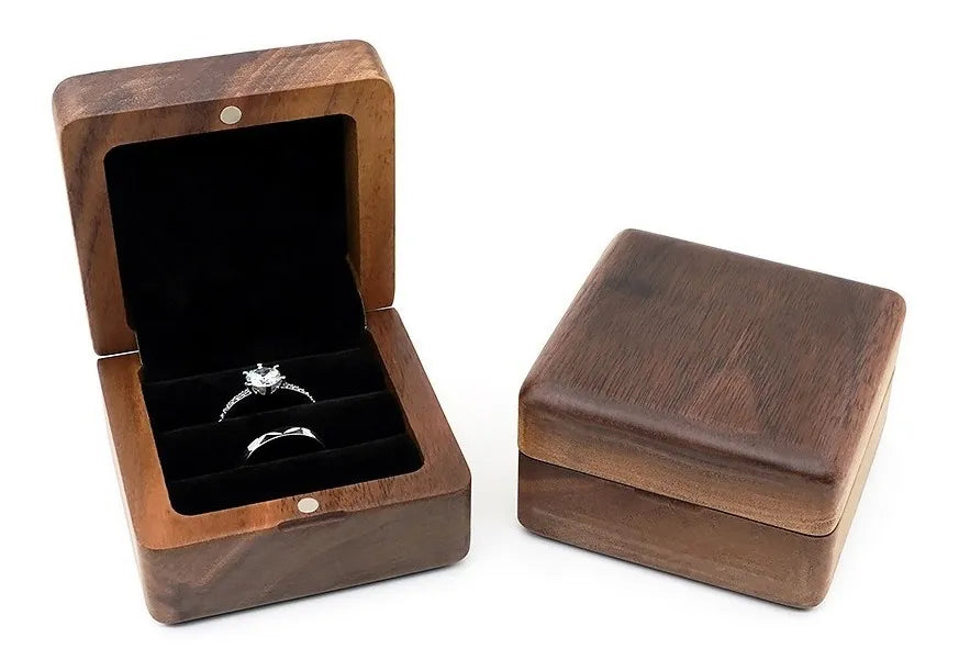 Boîte à bague personnalisée en bois d’érable 0.11 kg avec lettre gravée