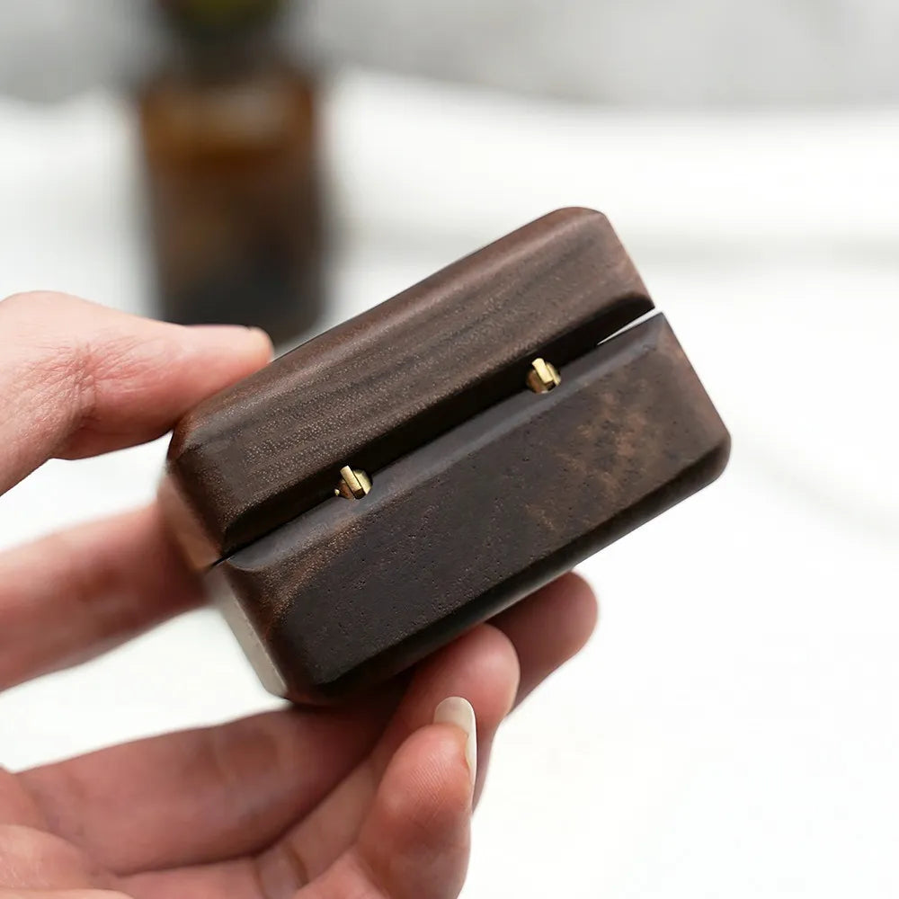 Coffret carré en bois d’érable pour bague
