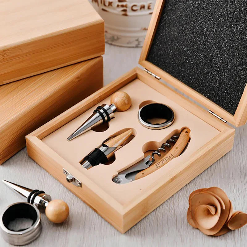 set de vin 4 pièces en bois gravé