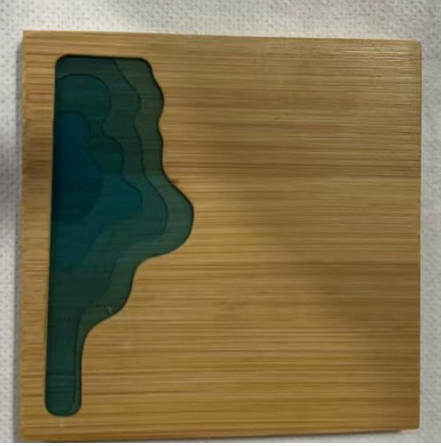 Dessous de verre carré en bois et résine époxy verte