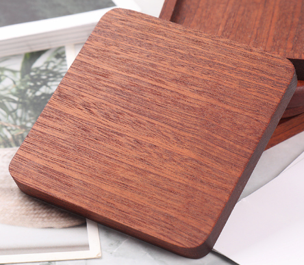 Dessous de verre et de plat en bois rouge