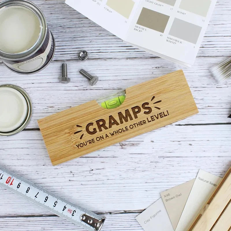 niveau à bulle design avec personnalisation gravée