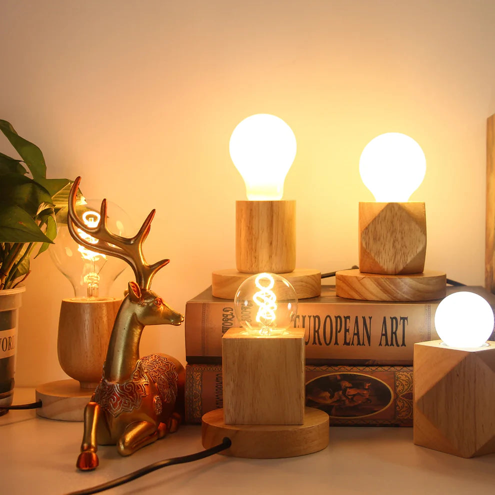 lampe en bois vintage avec abat-jour clair