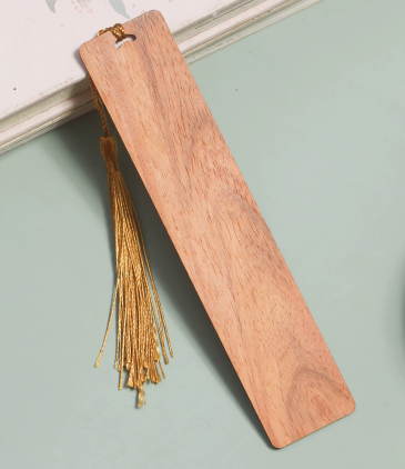 Marque-page en bois motif personnage curieux