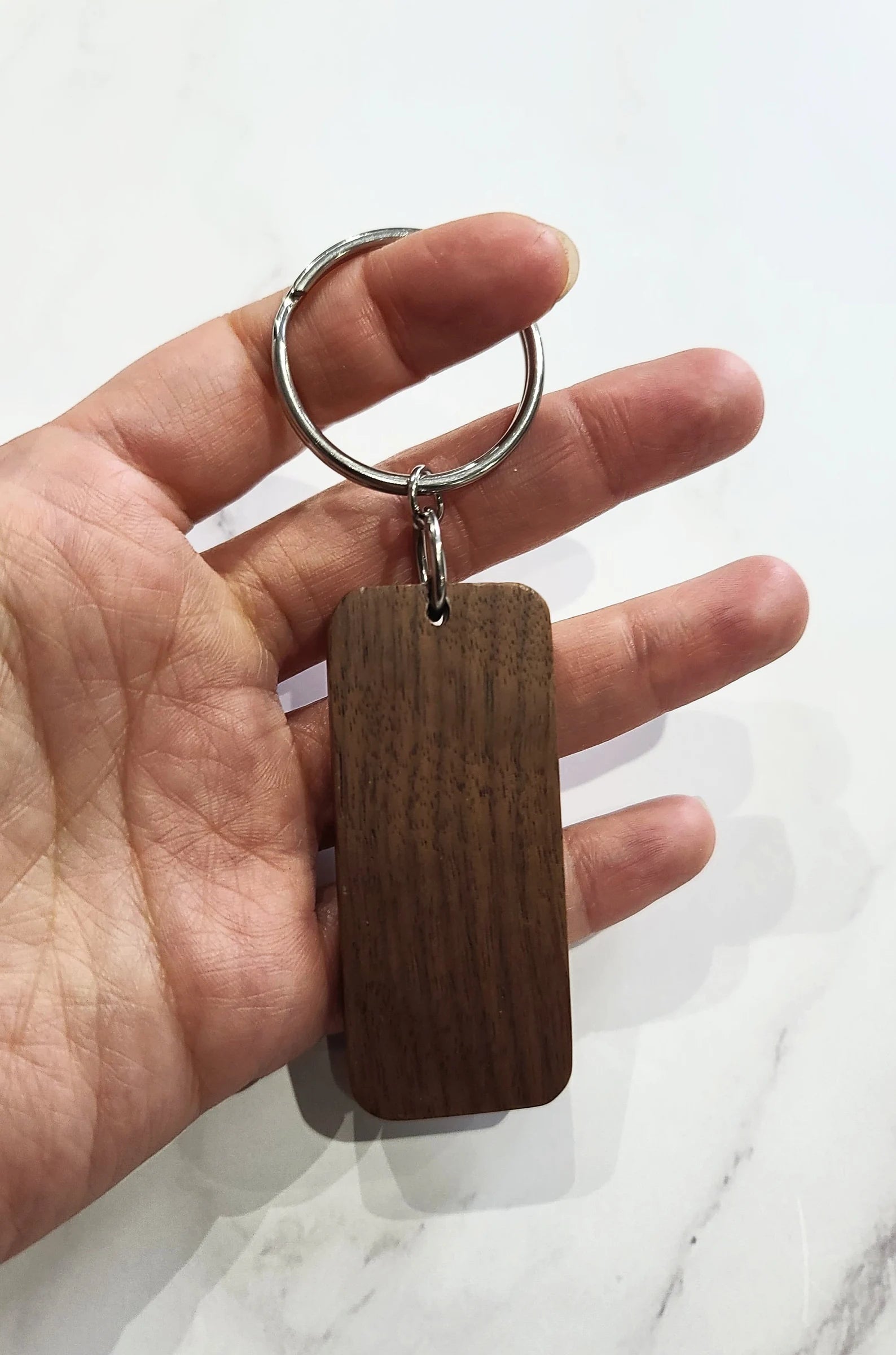 Porte-clés en bois Zebrano gravé au laser personnalisé"