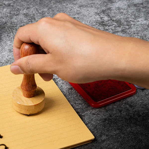 tampon encreur en bois avec gravure laser