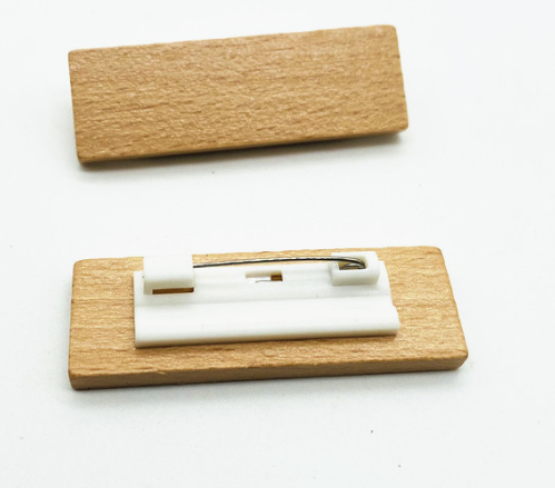 badge nominatif en bois