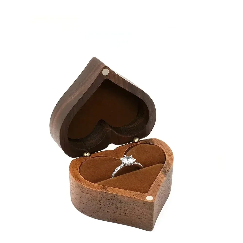 boîte à bague en bois de noyer marron en forme de cœur avec velours doux intérieur