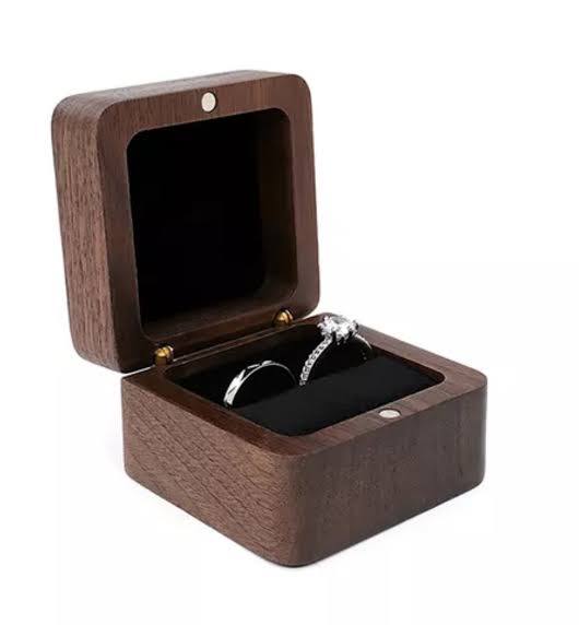 boîte à bagues en bois de noyer
