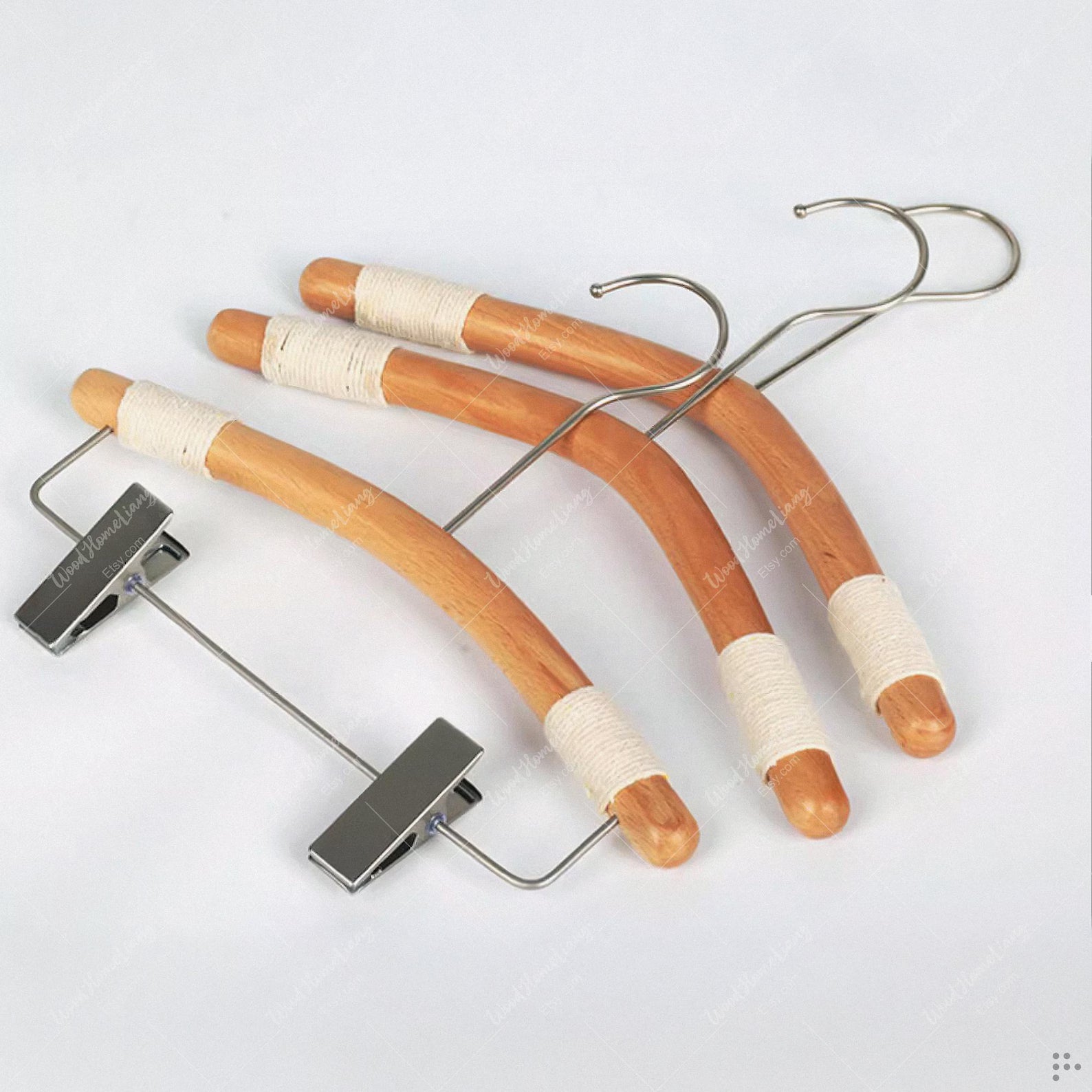 cintres pour vêtements d’enfants en bois naturel