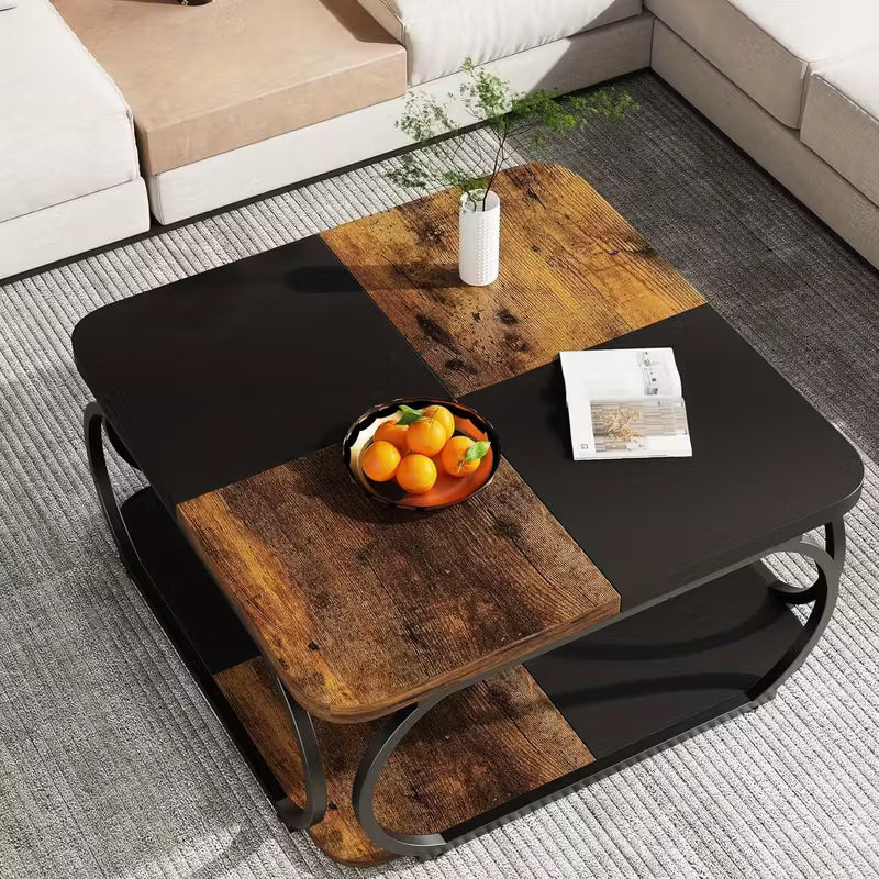 Étagère inférieure pratique d’une table basse carrée en bois